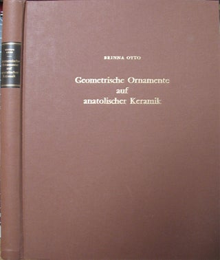 Item #22357 GEOMETRISCHE ORNAMENTE AUF ANATOLISCHER KERAMIK: Symmetrien fruhester Schmuckformen...